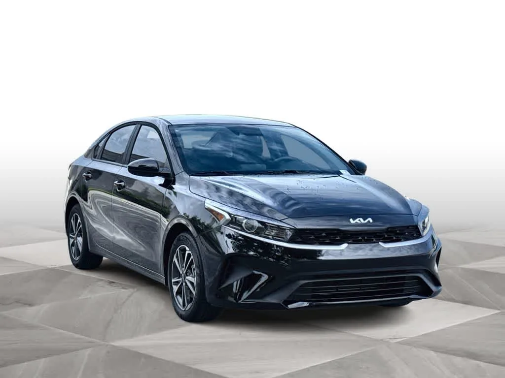 2024 Kia Forte LXS photo 2