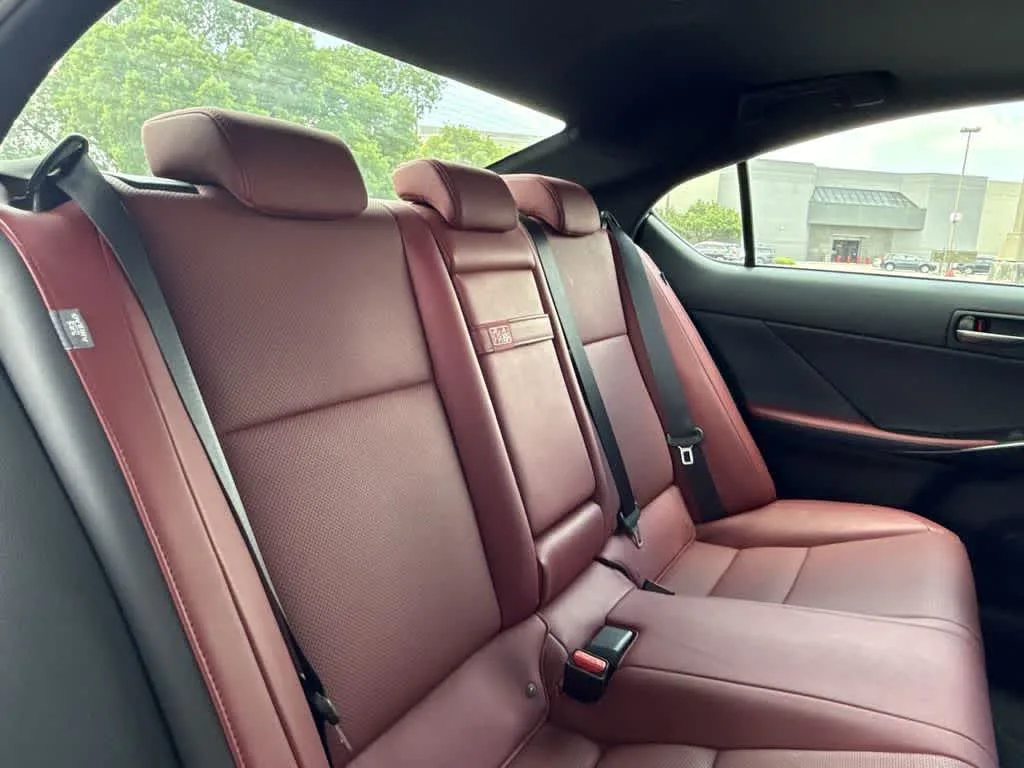 2023 Lexus IS 300 photo 26