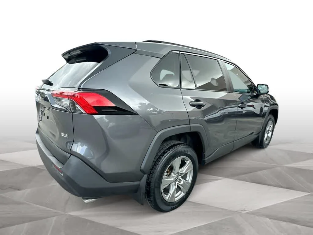 2024 Toyota RAV4 XLE photo 8