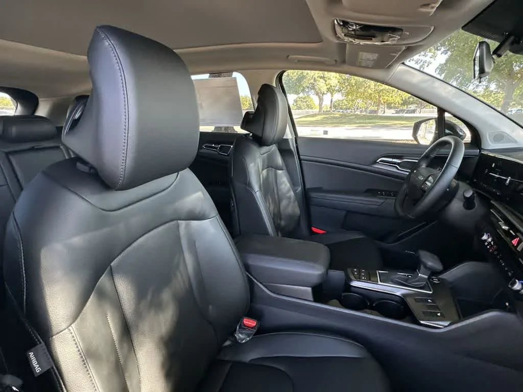 2026 Kia Sportage SX photo 27