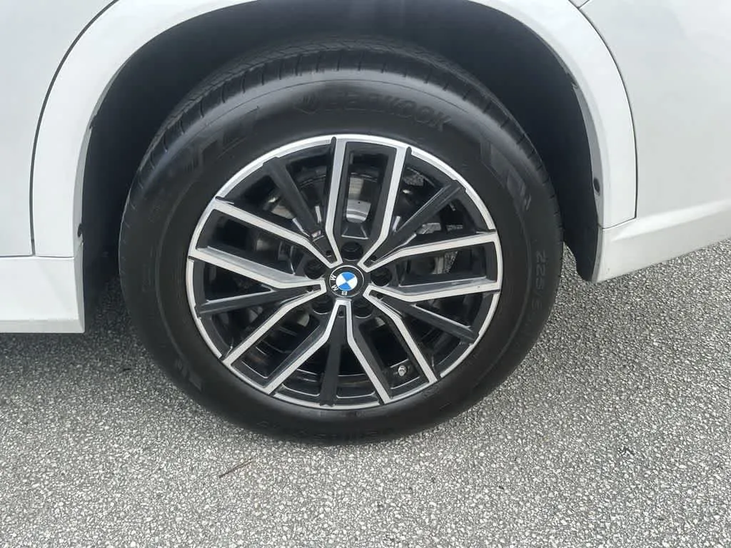 2025 BMW X1 xDrive28i xDrive28i photo 10