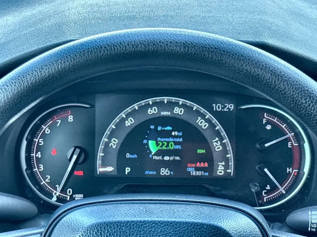 2025 Toyota RAV4 XLE photo 16