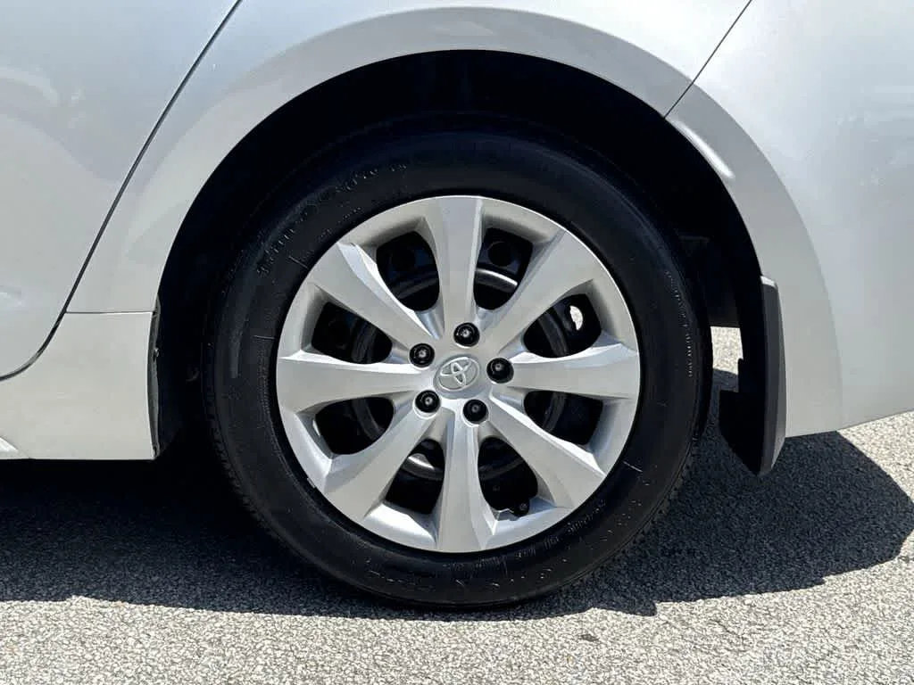 2025 Toyota Corolla LE photo 11