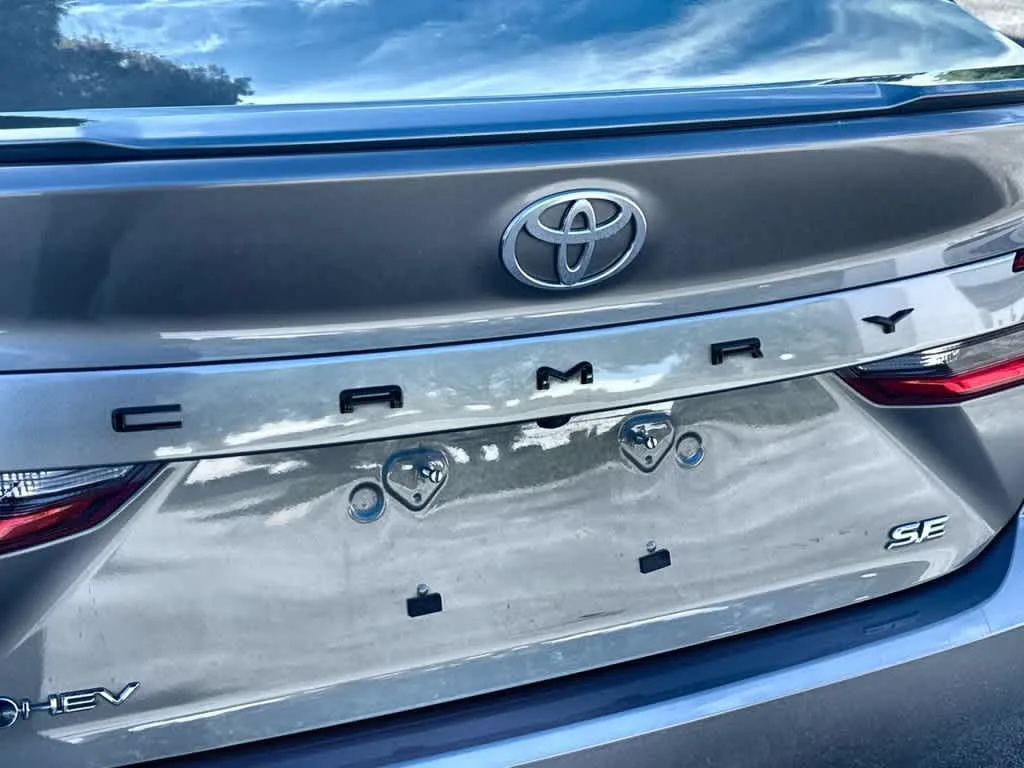 2025 Toyota Camry SE photo 10