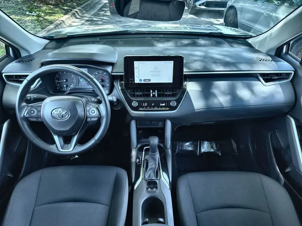 2024 Toyota Corolla Cross LE photo 24