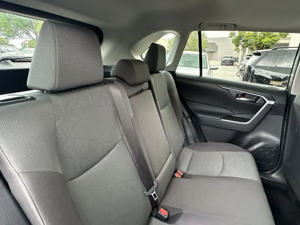 2024 Toyota RAV4 XLE photo 14