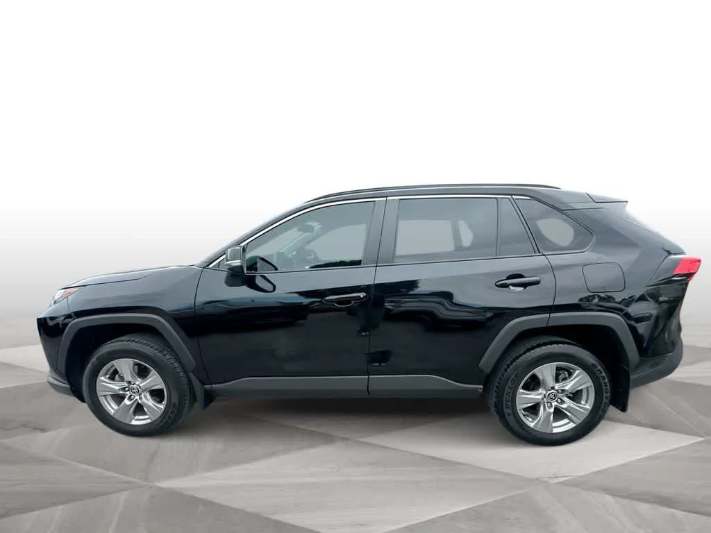 2024 Toyota RAV4 XLE photo 5
