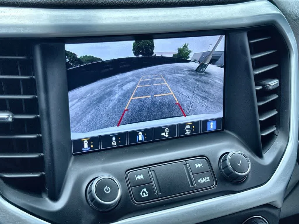 2023 GMC Acadia SLT photo 19