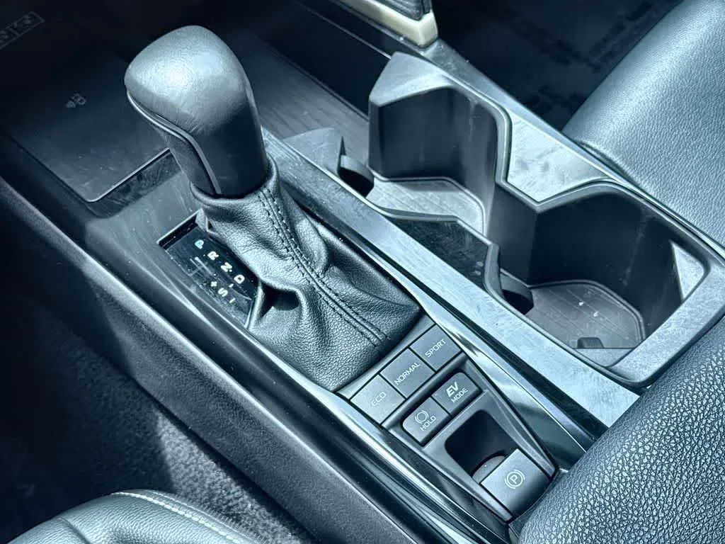 2025 Toyota Camry SE photo 21