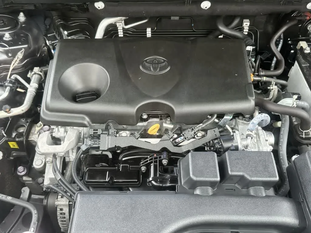 2024 Toyota RAV4 XLE photo 19