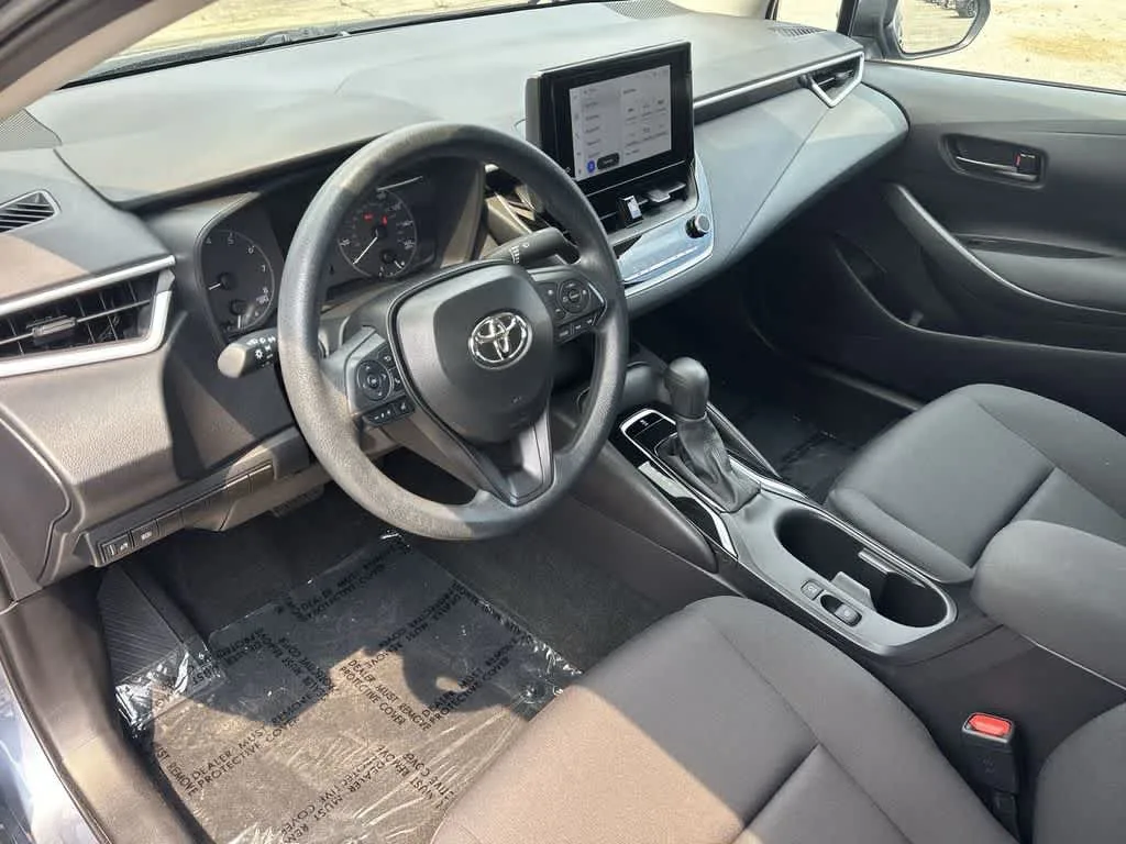 2025 Toyota Corolla LE photo 13