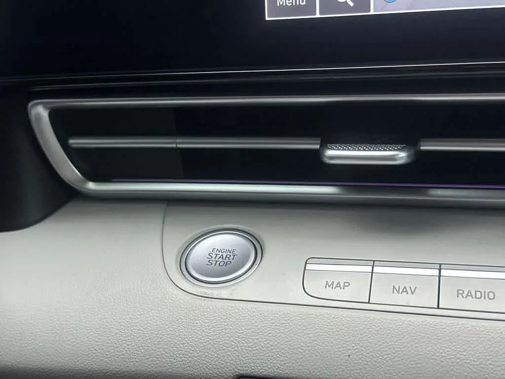 2024 Hyundai Elantra Limited photo 25