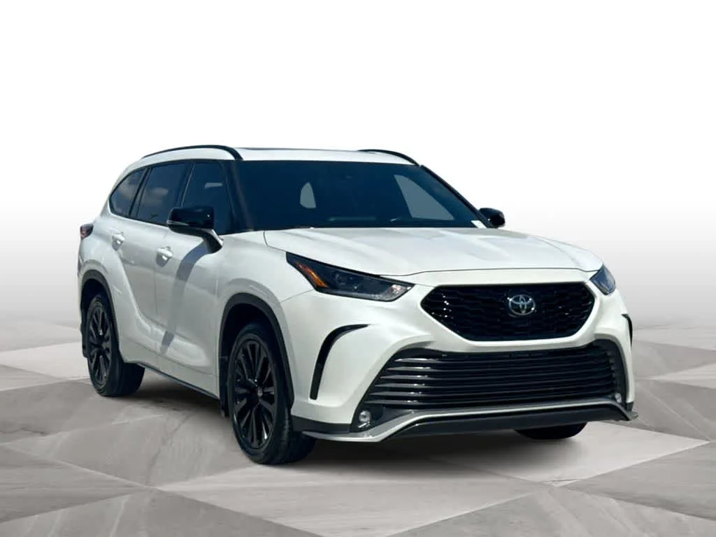 2024 Toyota Highlander XSE photo 2