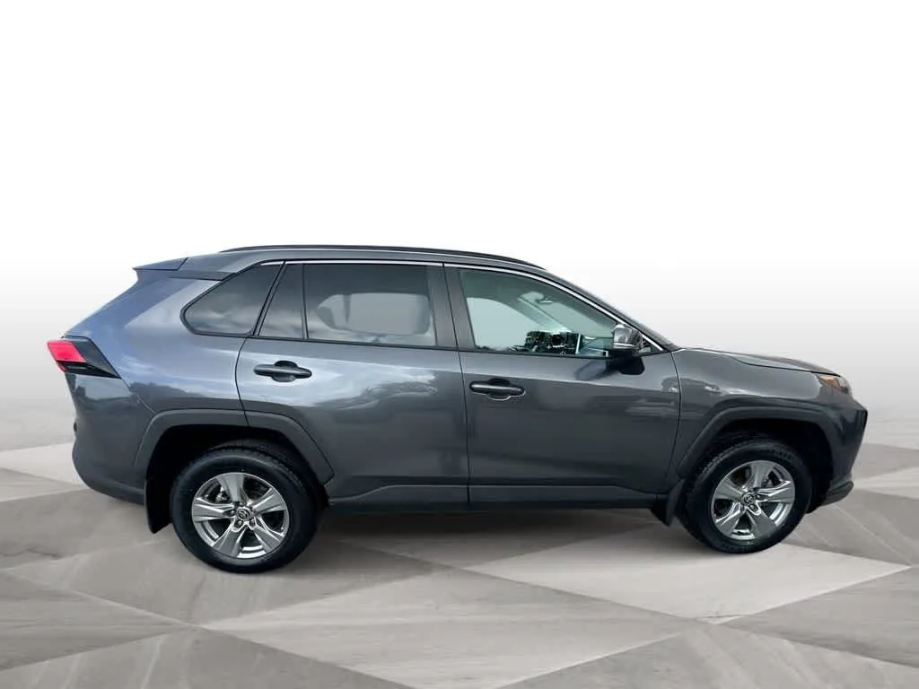2024 Toyota RAV4 XLE photo 9