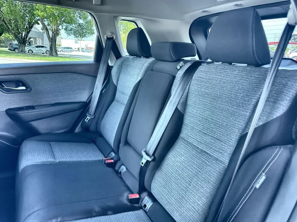 2023 Nissan Rogue SV photo 22