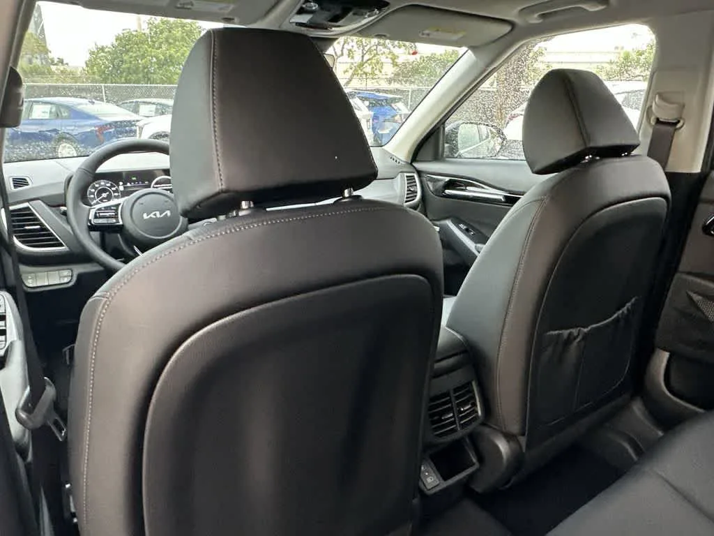 2026 Kia Seltos SX photo 23