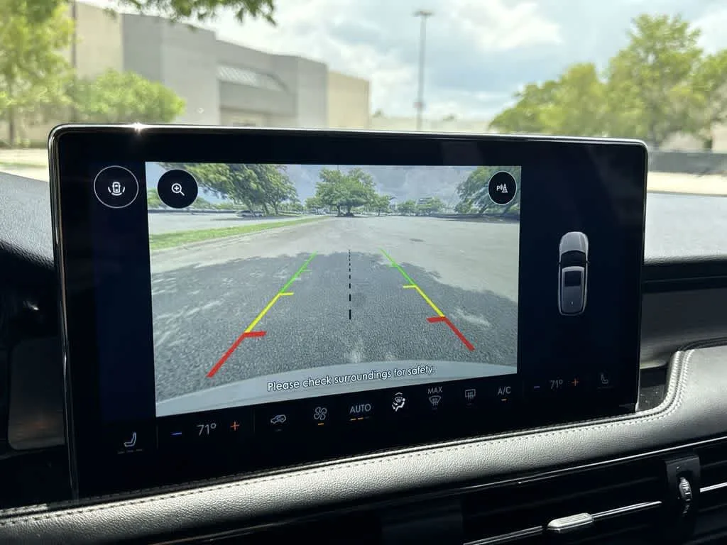 2023 Lincoln Corsair Standard photo 19