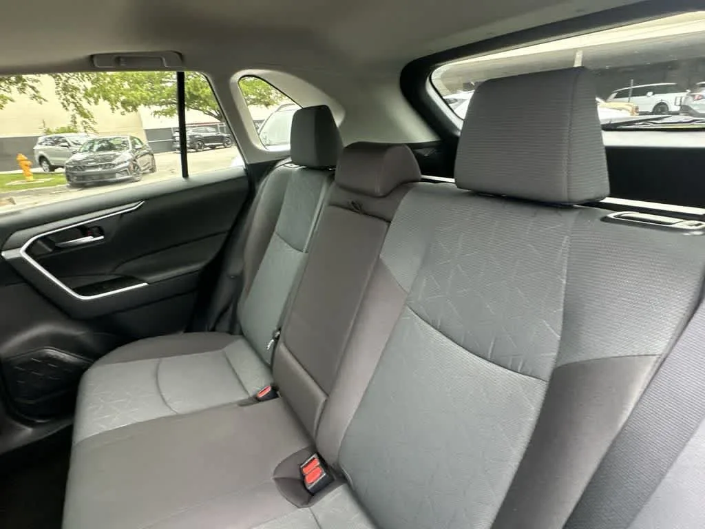 2024 Toyota RAV4 XLE photo 15