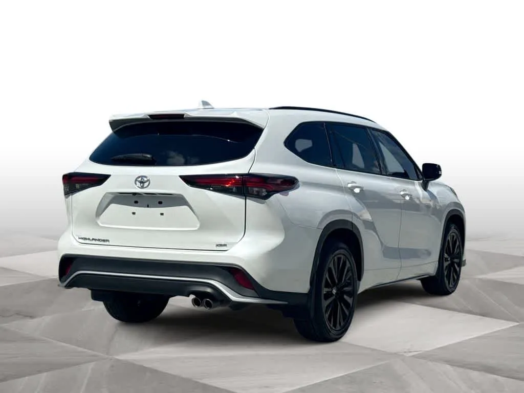 2024 Toyota Highlander XSE photo 8