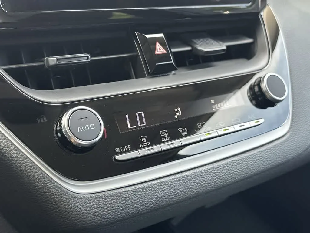 2025 Toyota Corolla LE photo 20