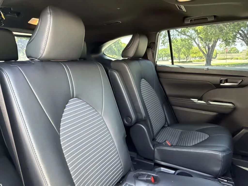 2024 Toyota Highlander XSE photo 26