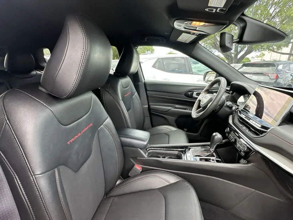 2025 Jeep Compass Trailhawk photo 17