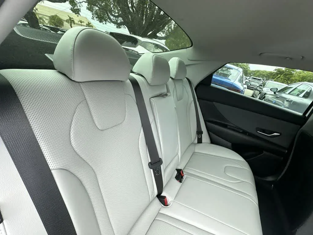 2024 Hyundai Elantra Limited photo 13