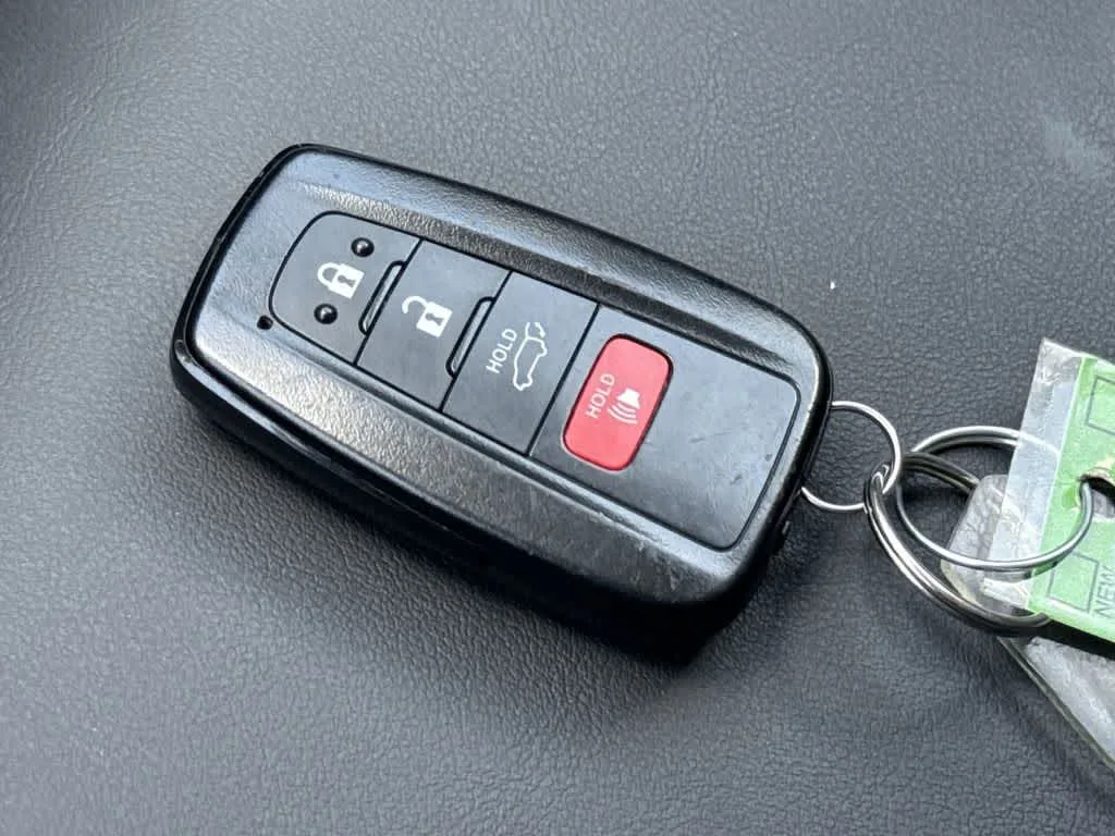 2025 Toyota RAV4 XLE Premium photo 28