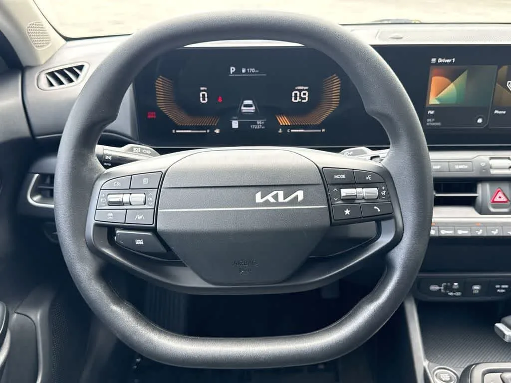 2025 Kia K4 LXS photo 15