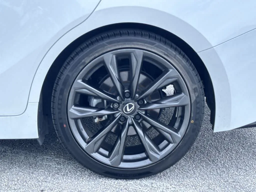 2024 Lexus IS 350 F SPORT Design photo 11