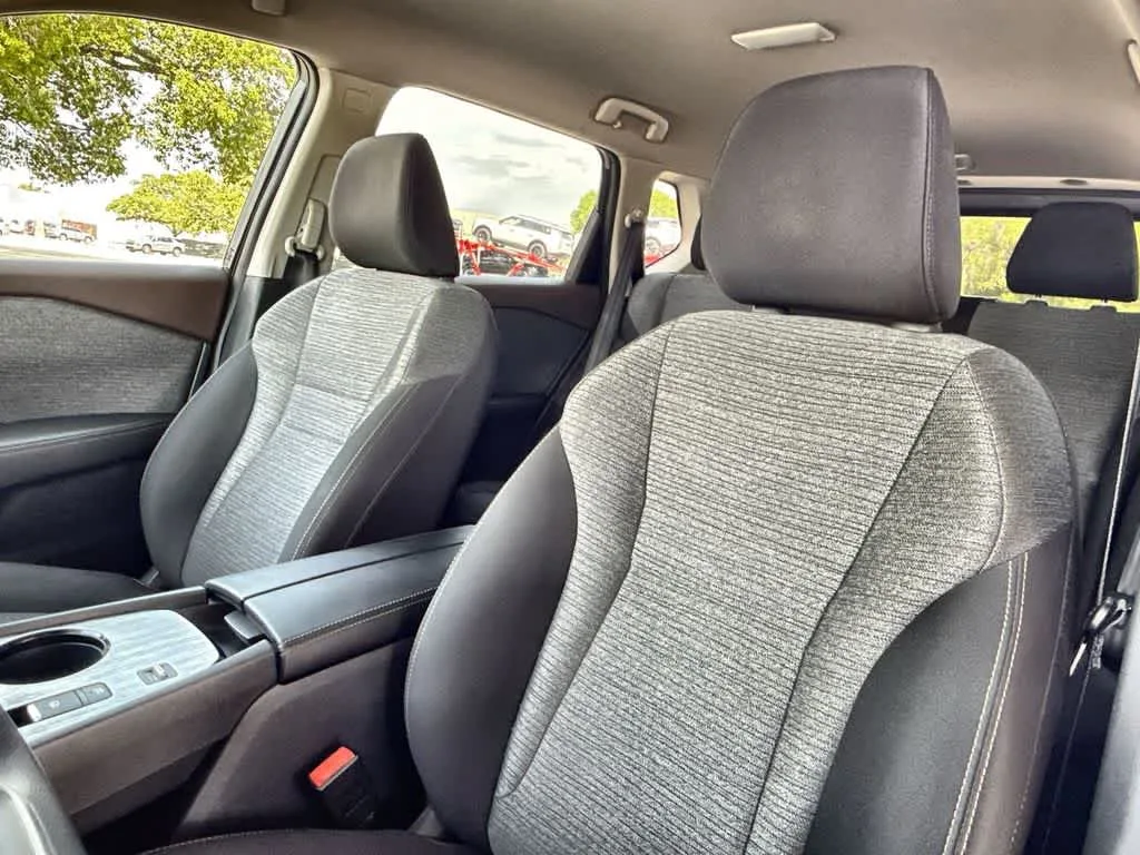 2023 Nissan Rogue SV photo 14