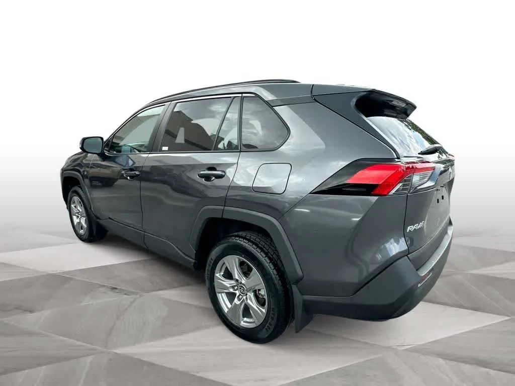 2024 Toyota RAV4 XLE photo 6