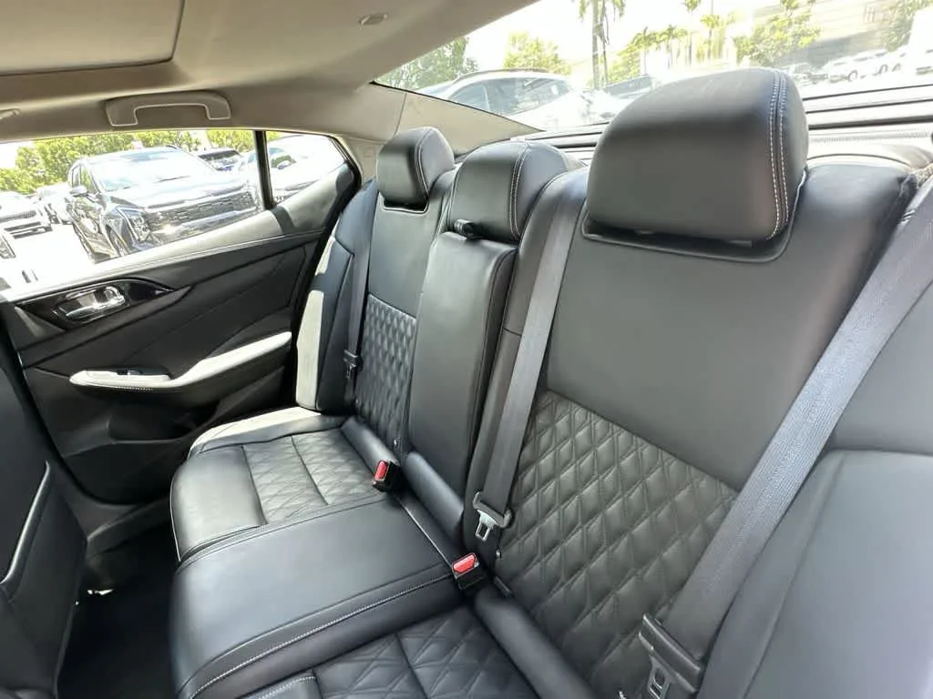 2023 Nissan Maxima Platinum photo 15