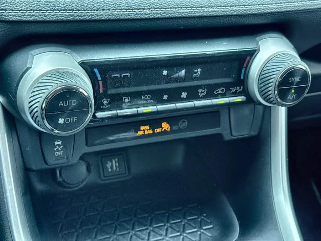 2024 Toyota RAV4 Hybrid LE photo 20