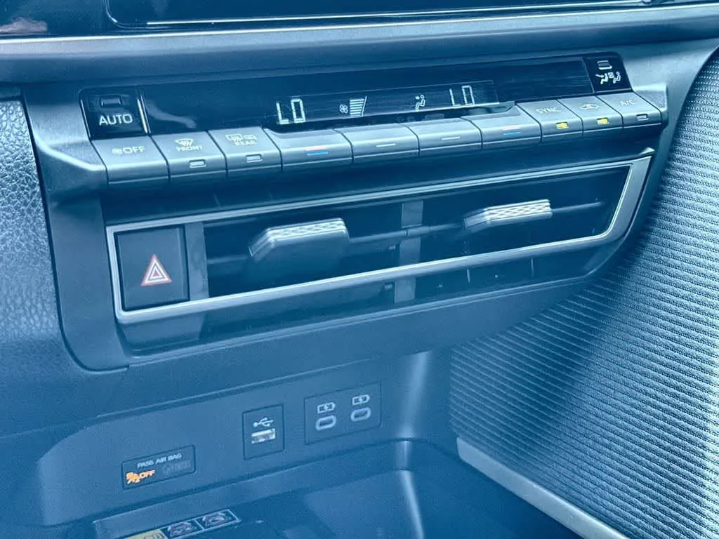 2025 Toyota Camry SE photo 20