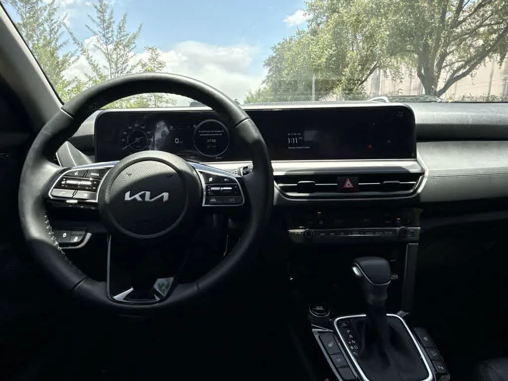 2026 Kia Seltos EX photo 16
