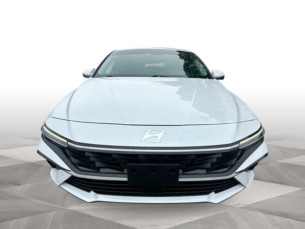 2024 Hyundai Elantra Limited photo 3