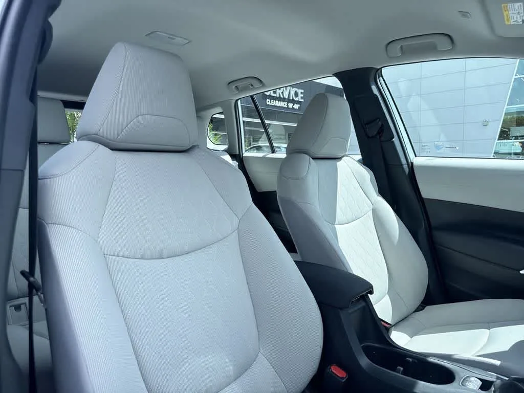 2023 Toyota Corolla Cross L photo 27