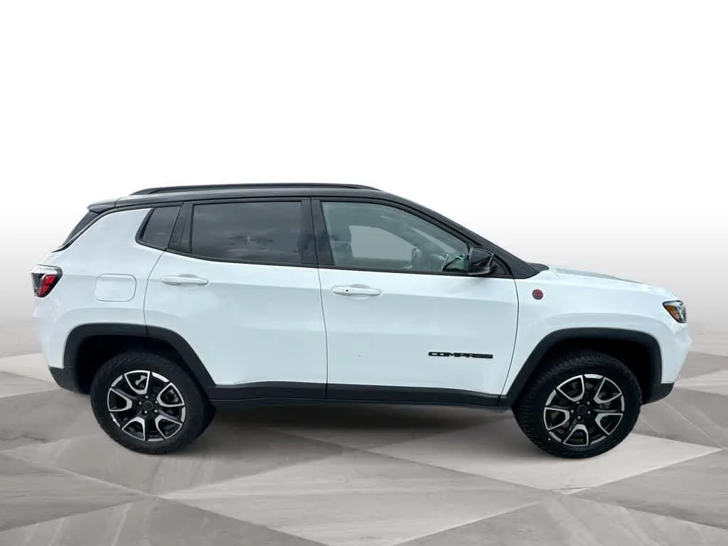 2025 Jeep Compass Trailhawk photo 9