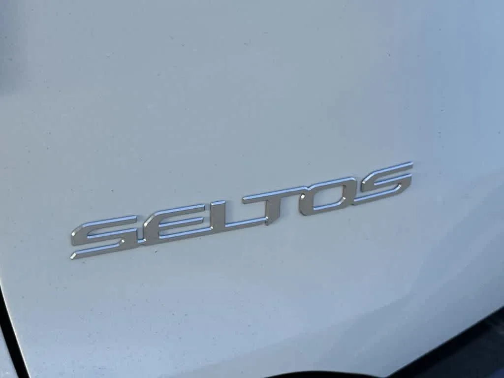 2026 Kia Seltos EX photo 10