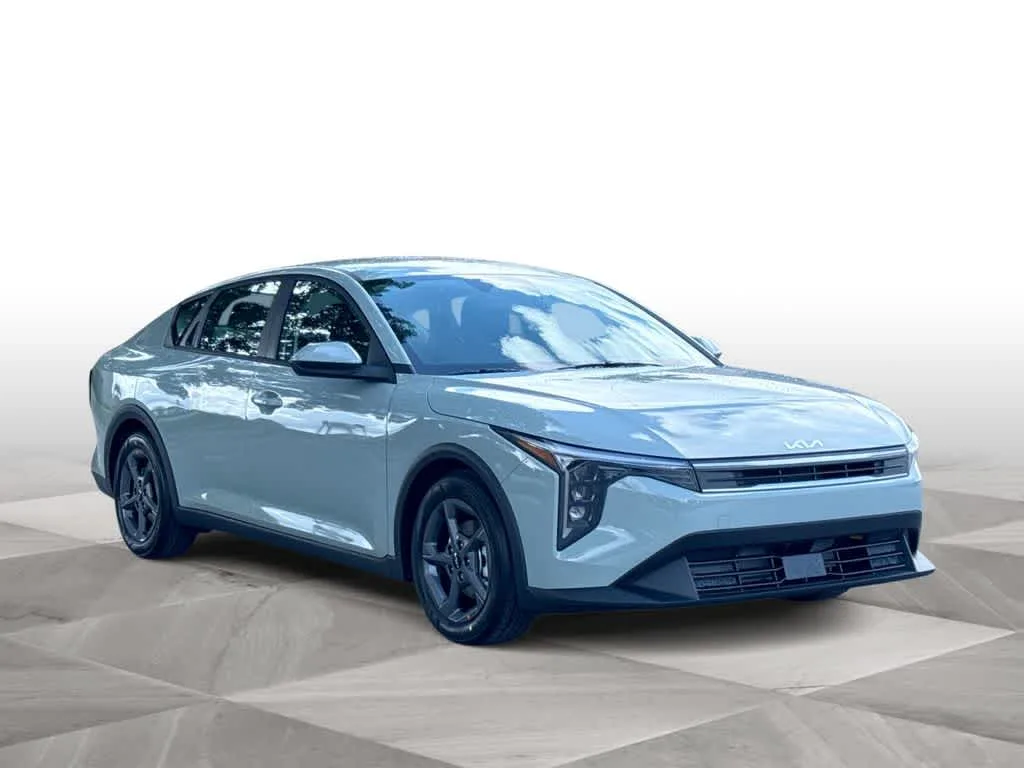 2026 Kia K4 LXS photo 2