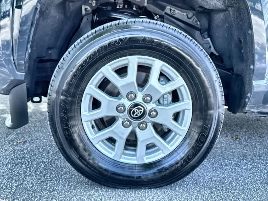 2025 Toyota Tacoma SR5 photo 11