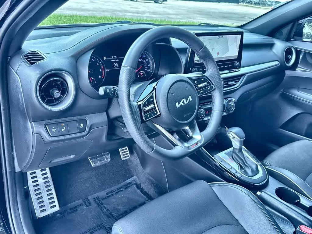 2023 Kia Forte GT-Line photo 13