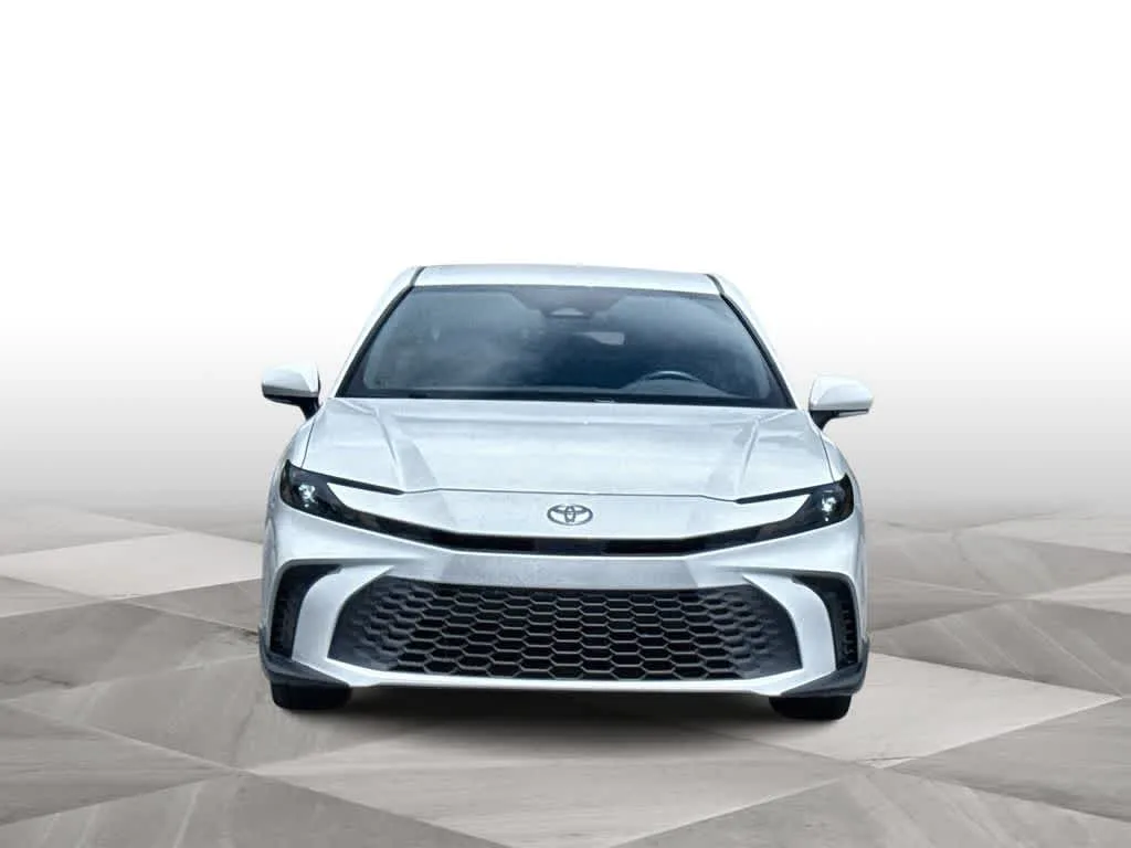 2025 Toyota Camry SE photo 3