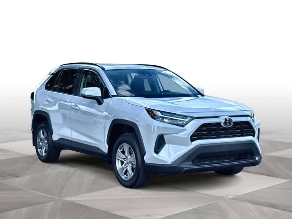 2025 Toyota RAV4 XLE photo 2