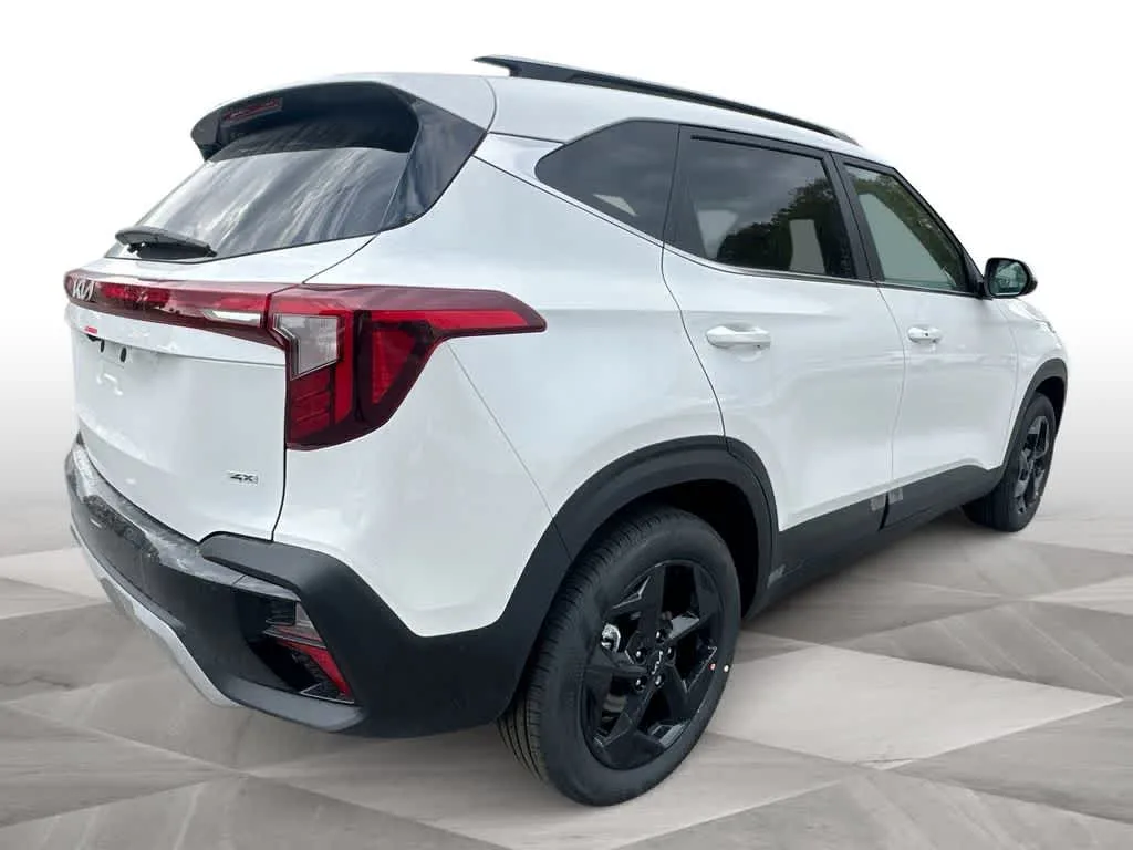 2026 Kia Seltos EX photo 8