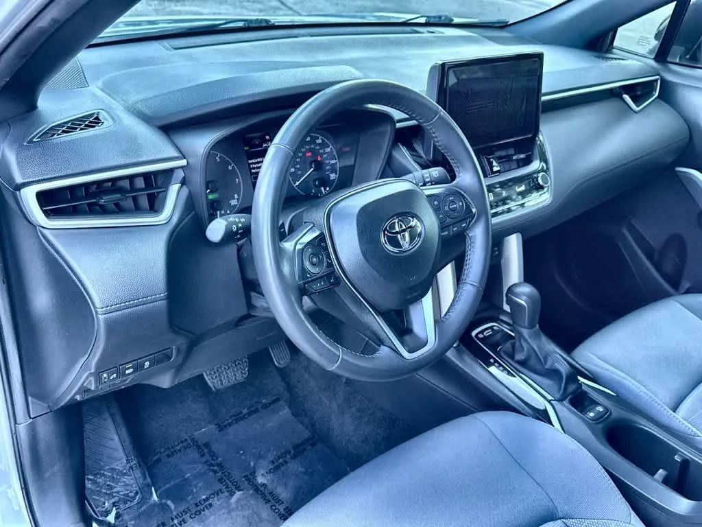 2025 Toyota Corolla Cross Hybrid SE photo 13