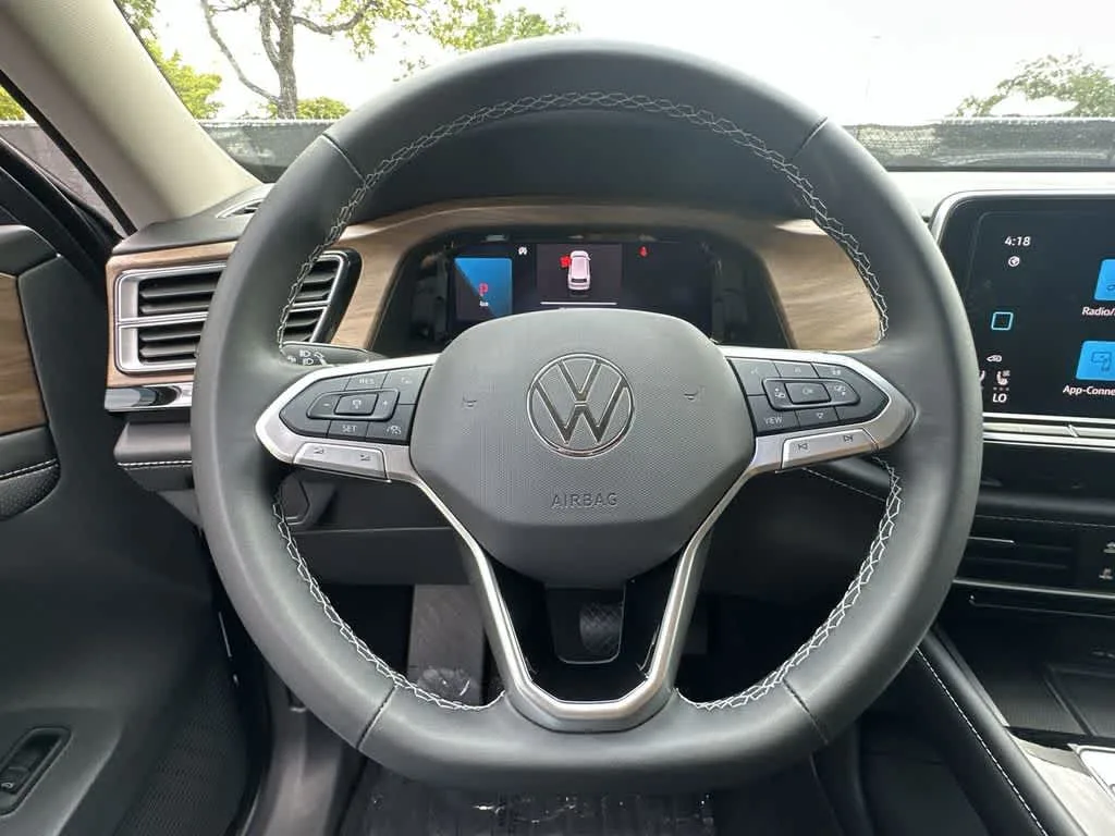 2024 Volkswagen Atlas 2.0T SE w/Technology photo 22