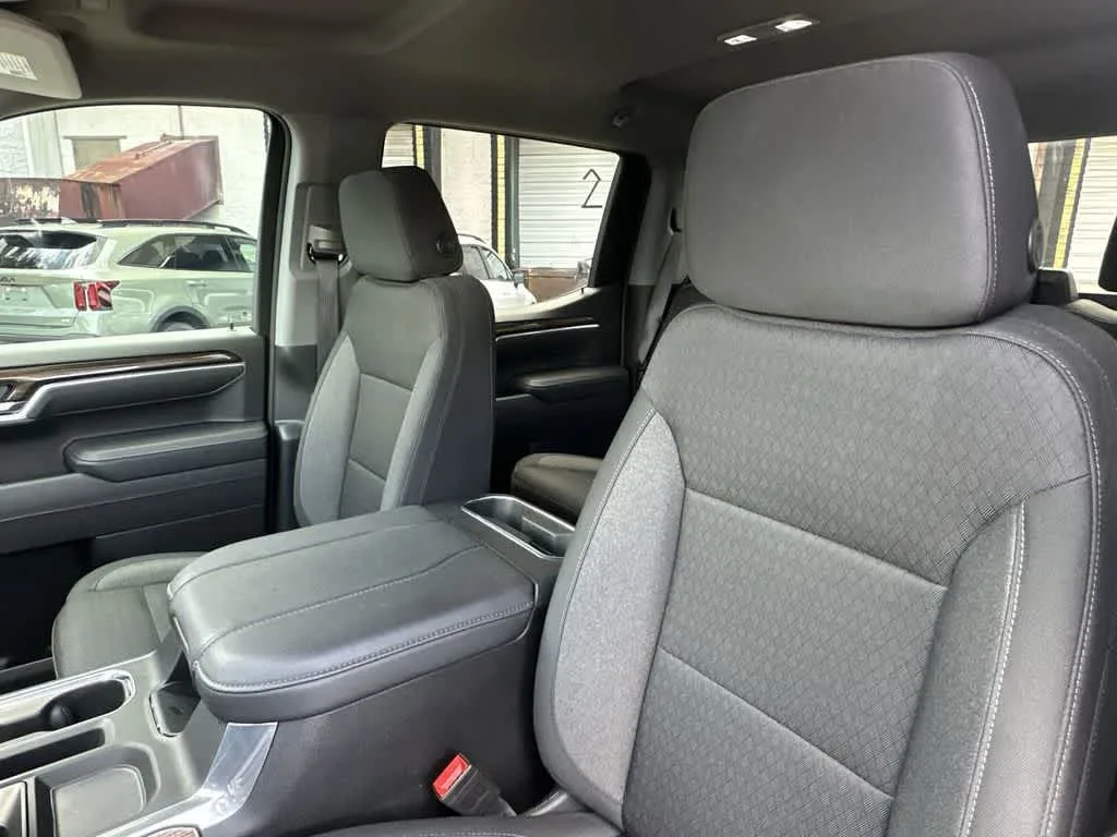 2025 Chevrolet Silverado 1500 RST photo 21