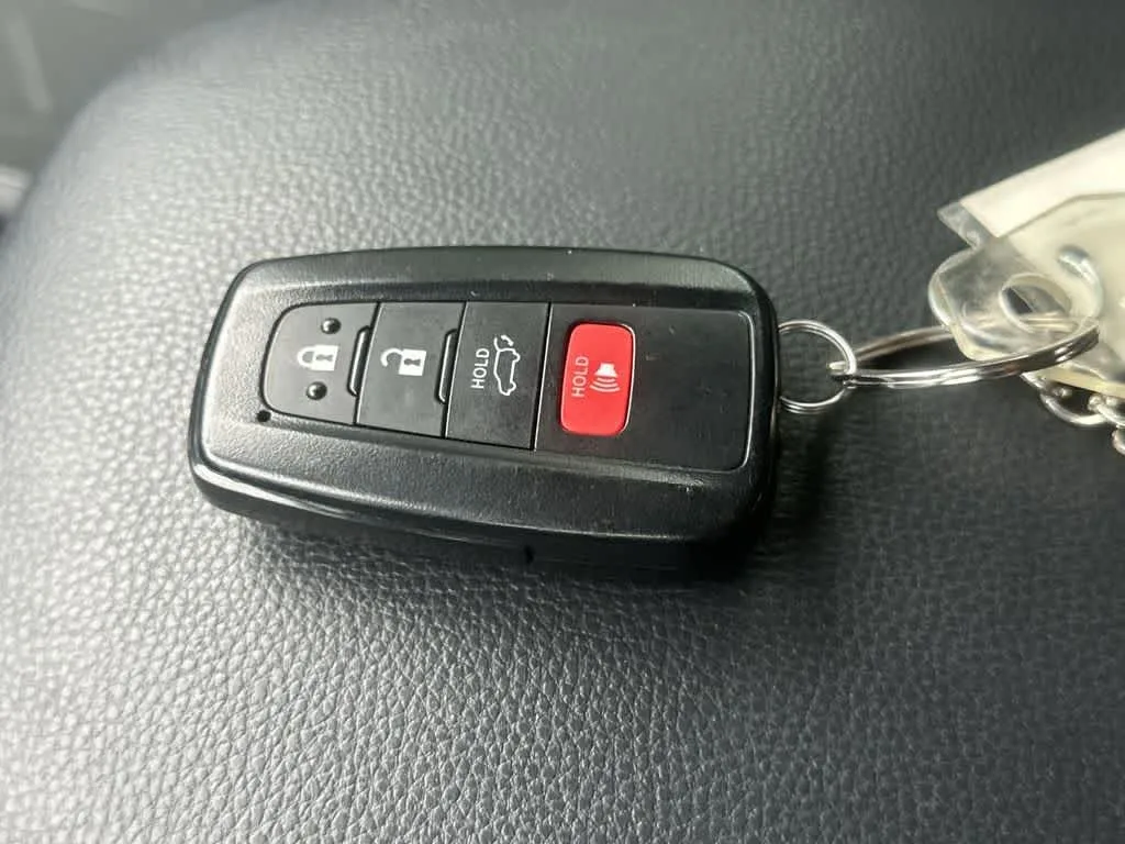 2024 Toyota RAV4 XLE photo 29